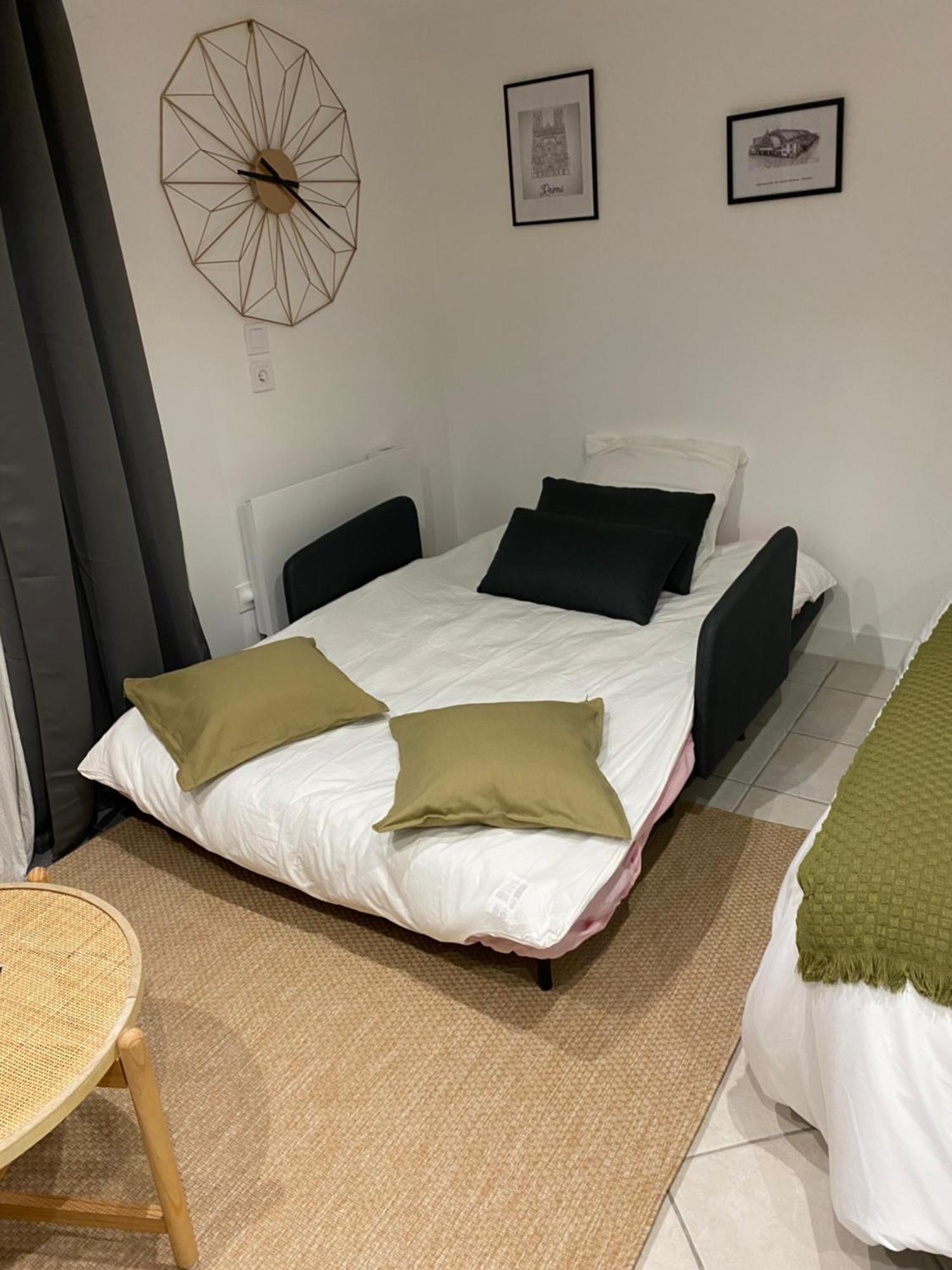 Appart Studio Rdc De Maison Avec Exterieur Proche Reims Tinqueux Buitenkant foto